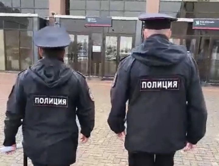 Осиновада яшәүче ир-атның көпә-көндез бармагыннан сапфир кашлы йөзеген урлаганнар