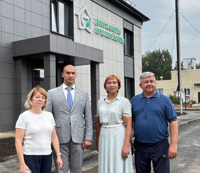 Бүген Яшел Үзәнгә министр Эльмира Зарипова һәм Россия Герое Рәсим Баксиков сәфәр кылды