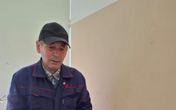 Татар Танае авылында яшәүче фронтка озату өчен 33 кг бал тапшырды