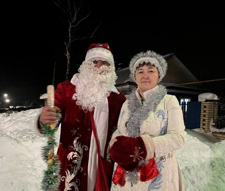 Олы Яке авылының «Тынычлык» урамында яшәүчеләр Яңа ел бәйрәме оештырган