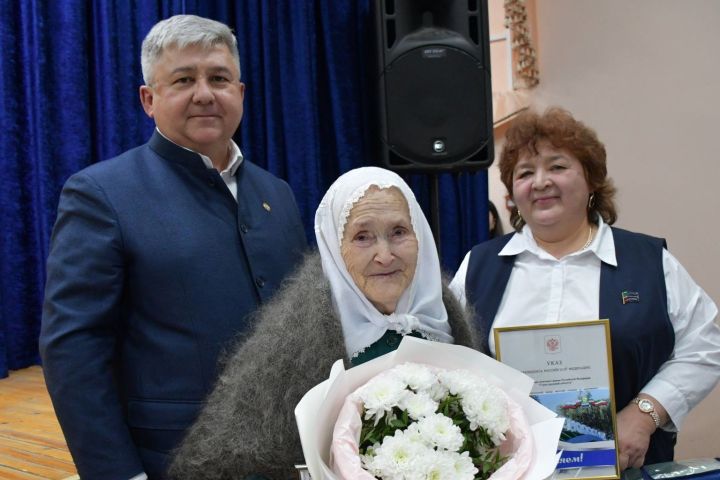 Олы Яке авыл җирлеге хисап сессиясендә район башлыгы Михаил Афанась­ев катнашты