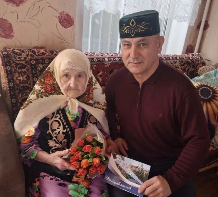 Норлат авылында гомер кичерүче Әминә Солтан кызы Вафина 90 яшьлек юбилеен билгеләп уза