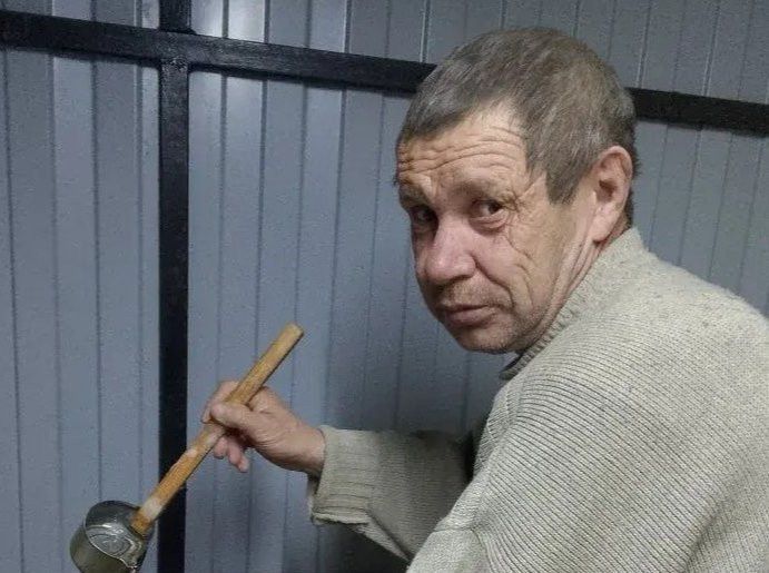 Өч ел инде окоп шәмнәре ясый: Әфган сугышы ветераны Юныс Газыймҗанов Норлатта фронтка ярдәм итә