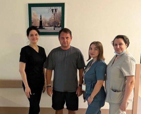 Медицина практикасын җиңгән табиблар: Казанда метанолдан сукырайган пациентка уникаль операция ясадылар