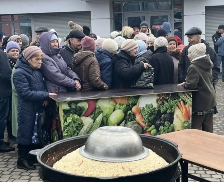 «Тәүбә, ачлык заманы диярсең!»: Нәүрүз бәйрәмендә халык пылау бүлеште