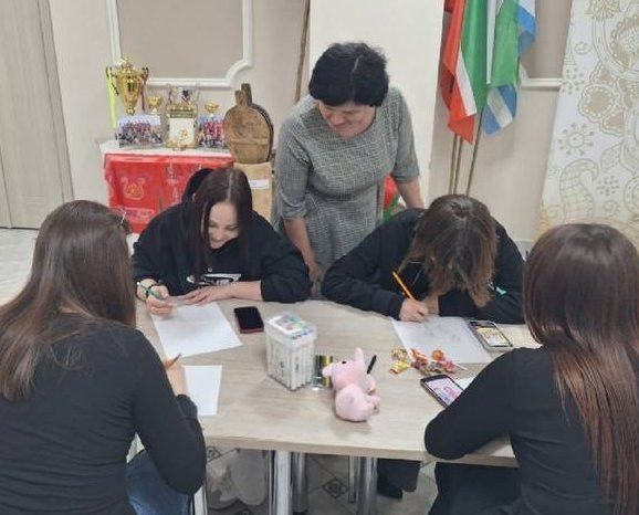 «Минем гаиләм»: Мулла Иле мәдәният йортында рәсем ясау сәгате узды