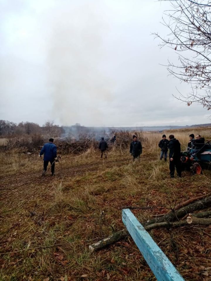 Акъегетлеләр авыл зиратында өмә оештырган