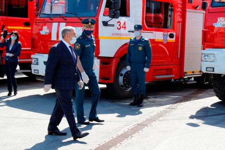 Яшел Үзән янгын сүндерүчеләренә дүрт автомобиль ачкычлары тапшырылды