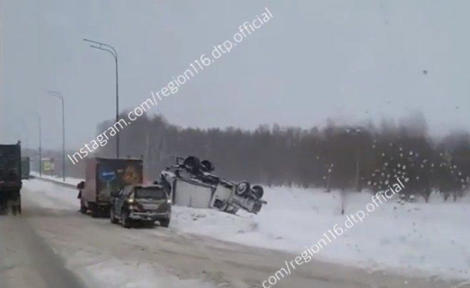 М-7 трассасында Осиново янында йөк машинасы әйләнеп капланган