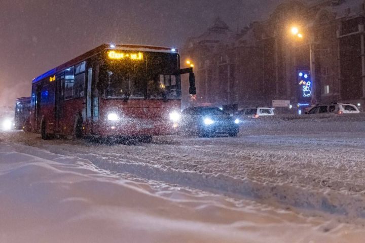 Казанда 43нче автобус пассажиры аякларын антифриз белән яндырган