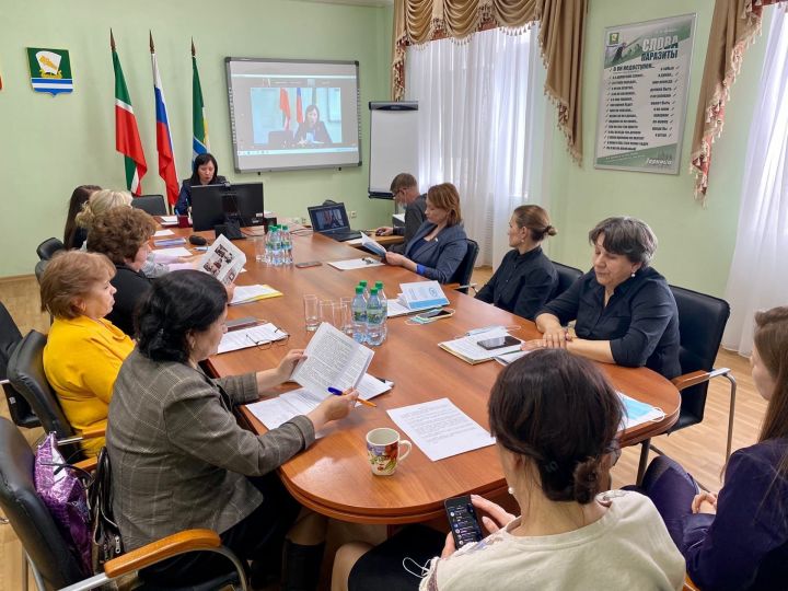 Яшел Үзәндә хатын-кыз депутатлар катнашында "Мәрхәмәт-Милосердие” киңәшмәсе узды