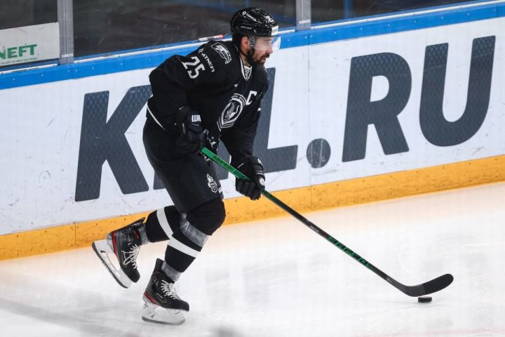«Ак Барс» хоккей клубы команда капитаны Данис Зарипов белән яңа контрактка кул куйды