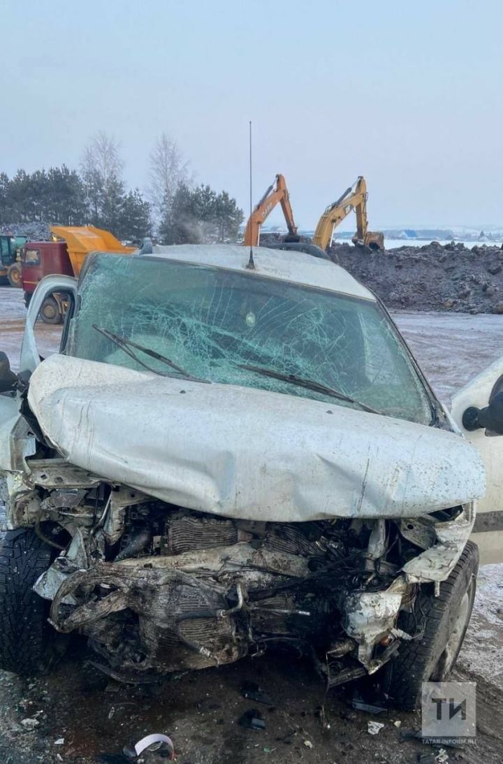 Татарстанның Минзәлә районындагы авариядә берьюлы өч машина бәрелешә