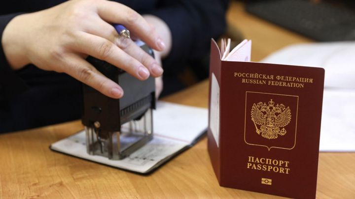 Электрон мәгълүматлы яңа үрнәктәге чит ил паспортларын чыгаруга гаризалар кабул итү 2 февральдән вакытлыча туктатылды