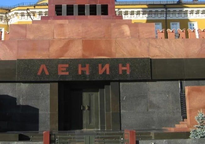 Мәскәү үзәгендә Ленин гәүдәсен Мавзолейдан урларга маташкан ирне тоткарлаганнар, дип хәбәр итә массакүләм мәгълүмат чаралары