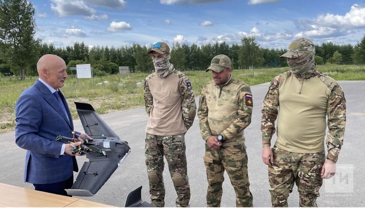 Татарстан Хөкүмәте «Алга» һәм «Тимер» хәрбиләренә дроннар тапшырды