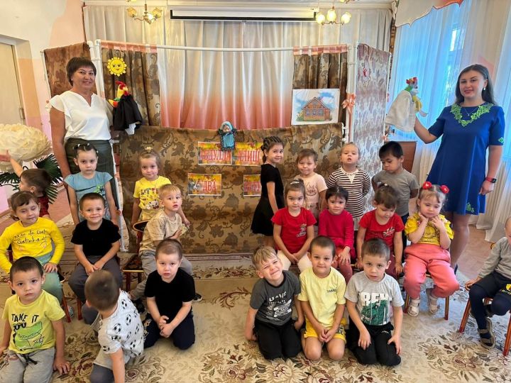 27 сентябрь - Россиядә тәрбияче һәм мәктәпкәчә яшьтәге балаларга белем бирүче укытучылар көне