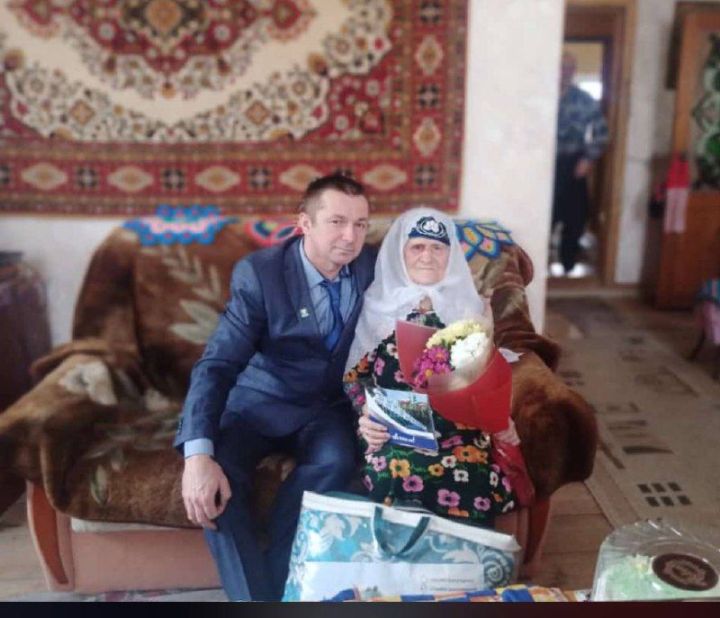 Бүген Татар Танае авылында яшәүче Нурания апа Сәләхиева 90 яшьлек юбилеен билгеләп үтте