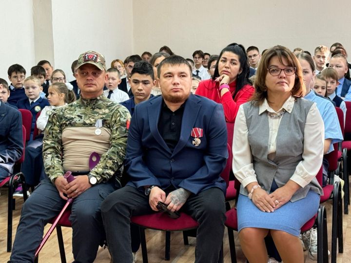 Әйшә мәктәбендә «Беренчеләр хәрәкәте» Бөтенроссия проекты кысасында МХОда катнашучылар белән кызыклы очрашу булды