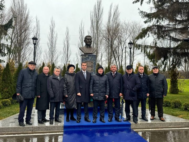 “Майский” теплицалар комбинаты”нда озак еллар җитәкче вазифасын башкарган Илшат Газыйм улы Ганиевны искә алу чарасы узды