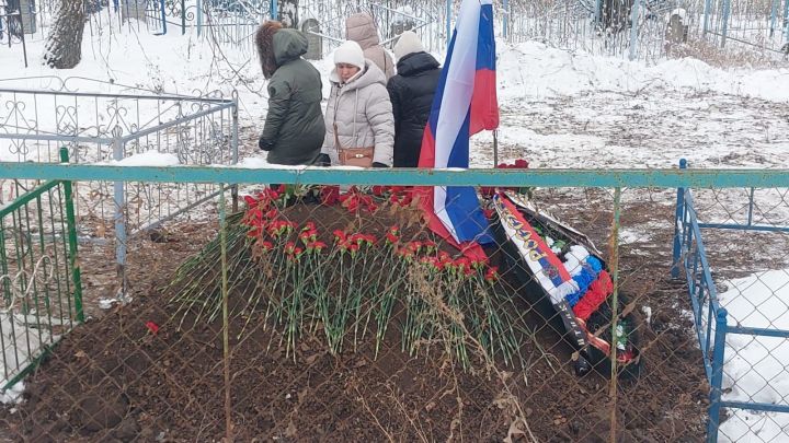 Яшел Үзән районы Чүрчил авылы егете Дәүләтшин Рәфис Ренат улы (Бүре малае) истәлегенә...