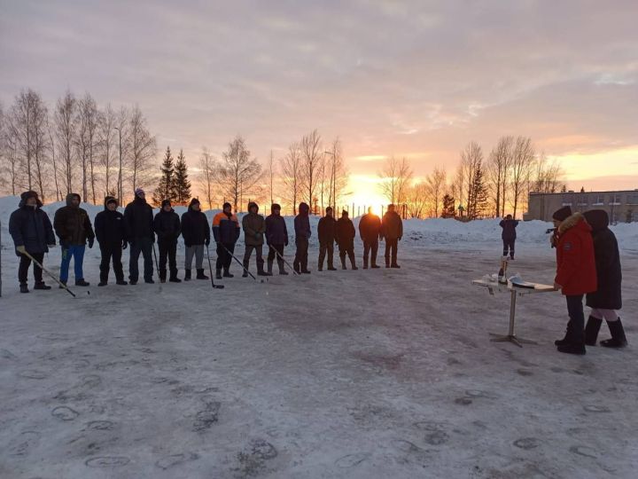 23 февраль Ватанны саклаучылар көненә багышлап, Куүгеш авыл җирлегендә елдагыча туплы хоккей буенча ярыш оештырылды