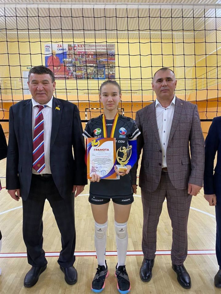 Ял көне  иртәдән кичкә кадәр Норлатның «Нур» волейбол командасы Ю.А. Зорин призына волейбол буенча 17нче ачык турнирда булды