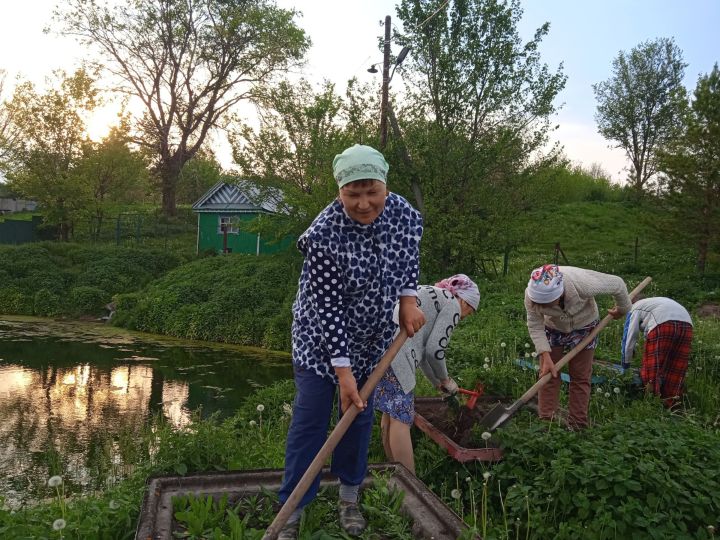 Тирә-юнебезне чәчәкләргә күмәр чак җитте