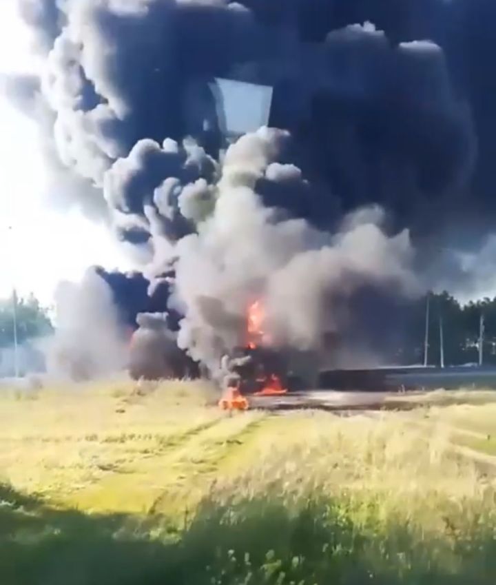 Татарстанда  юл-транспорт һәлакәтеннән соң бензовоз яна башлаган