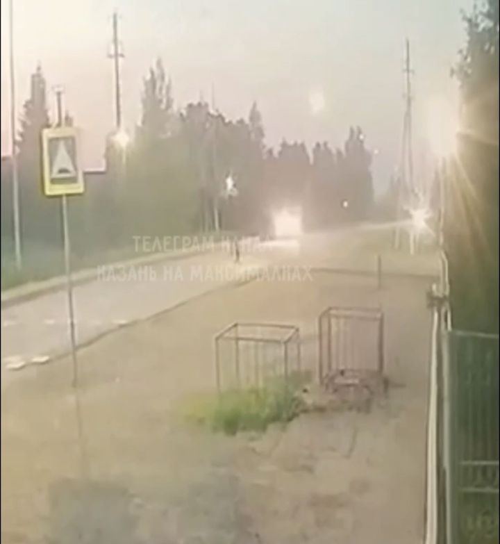 Югары тизлектә хәрәкәт иткән машина 12 яшьлек кызны бәрдергән