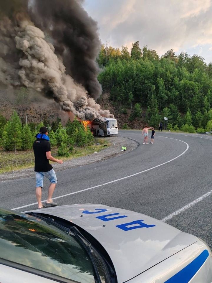 Эсселек аркасында автобус шартлап яна башлаган