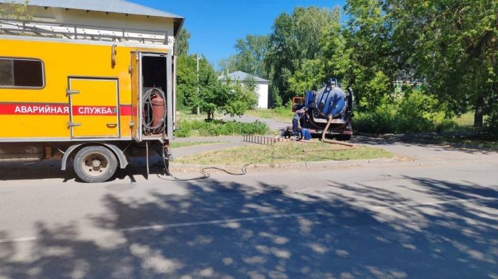 Рогачев урамында салкын су белән тәэмин итү торбасы шартлаган