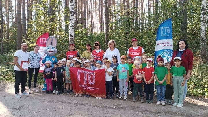 «Дюймовочка» балалар бакчасы тәрбияләнүчеләре һәм педагоглары ГТО нормалары тапшырды