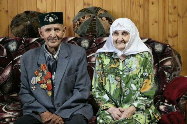 70 ел бергә яшәүче Хөснетдиновлар турында: Әле дә бик яратып кына торалар