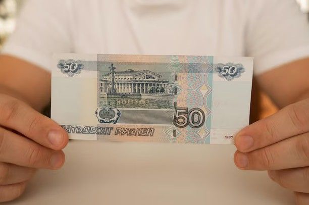 «50 сум өчен 50 сум комиссия тотып калганнар. Адәм көлкесе!» (әйтәм әле)