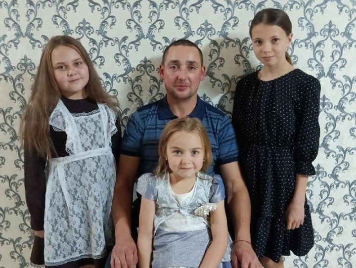 Бүген әтиләр көне!
