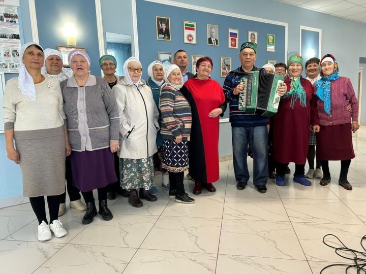 Өлкәннәр көне уңаеннан Татар Танае авылында бәйрәм оештырганнар
