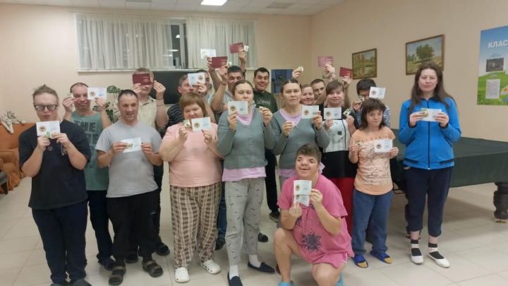 «Идел» үзәге яшьләре югары бүләк алу бәхетенә иреште
