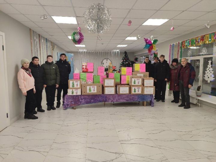 Бишнә авылы халкы махсус хәрби операциядә катнашучы егетләргә гуманитар ярдәм әзерләде