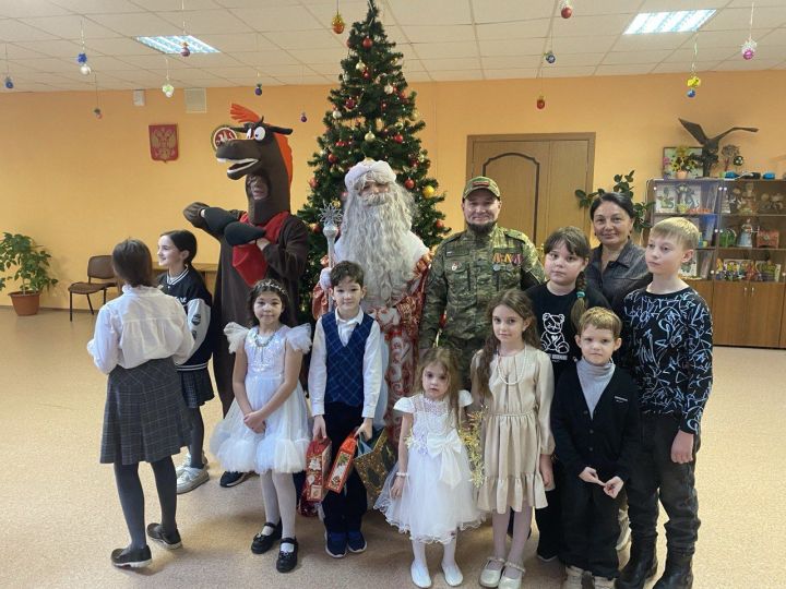 Депутаттан балалар өчен Яңа ел чыршысы