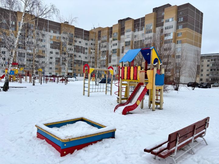 «Бите сыдырылып беткән»: балалар бакчасында тәрбияче бер баланы кыйнаган