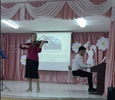 Әйшә гимназиясендә «Салих Сәйдәшев – татар мәдәниятенең символы» дип исемләнгән әдәби – музыкаль кичә узды