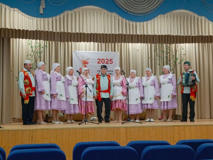Яшел Үзән районы үзешчәннәре елмайта да, елата да ала