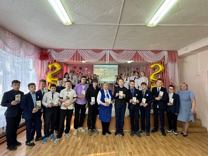 ТР Юл хәрәкәте иминлеге дәүләт идарәсенең Яшел Үзән бүлеге җитәкчесе укучылар өчен файдалы чара үткәрде