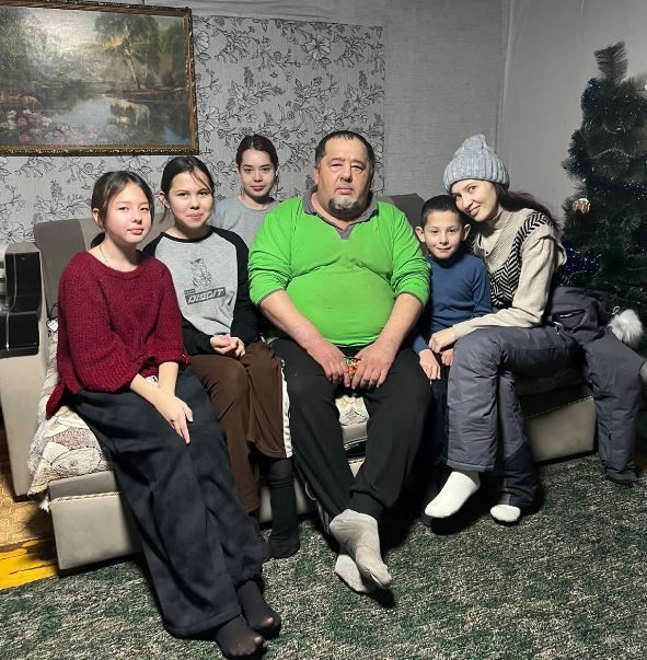 7 баласын ялгыз үстерүче ир: «Бәхетсез мин дигәнем юк»