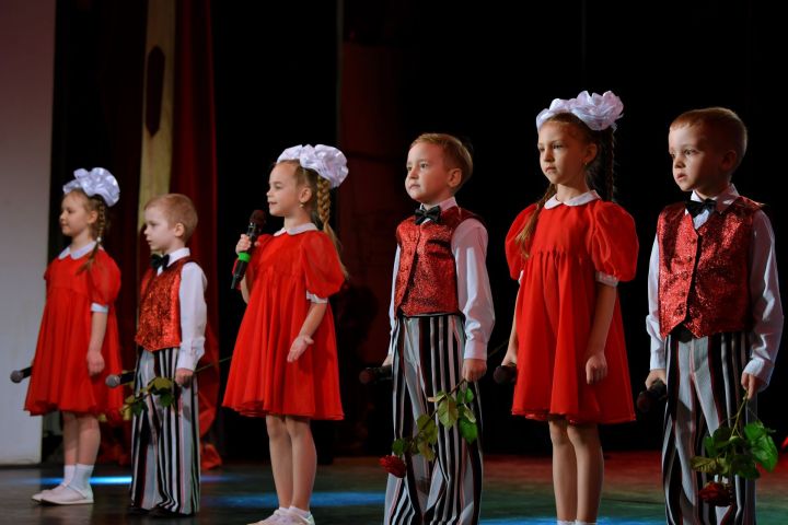 Хатын-кызга елмаю бүләк итү – чын егетләрчә гамәл