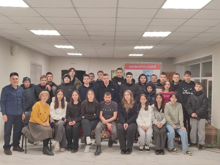 Бишнә авылы мәдәният йортында махсус хәрби операциядә катнашучы Рәсим Садыков белән очрашу узды