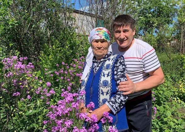 Җәвит Шакировның әнисе Әлифә ханым: «Мин кияүгә чыкканда өч үксез балага әни булып килдем»