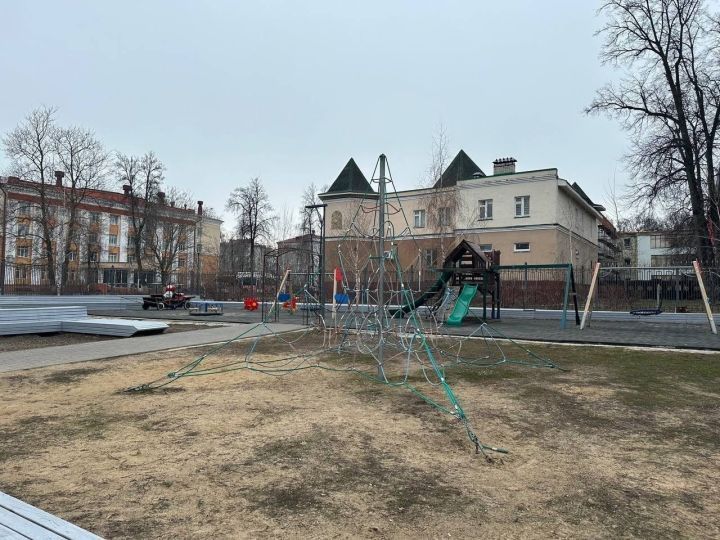 Балалар мәйданчыгында 10 яшьлек бала мәете табылган