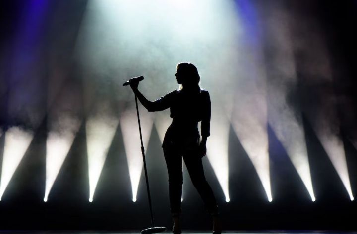 «Кайбер артистлар бөтен пычракны дөньяга чәчә»